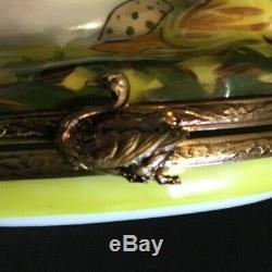 A L Limoges France Beautiful Pearlized Mother Swan & Baby Peint Main Trinket Box