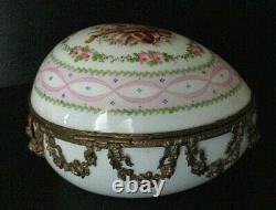 ANTIQUE SEVRES FRENCH PORCELAIN HAND PAINTED EGG TRINKET BOX circa 1768