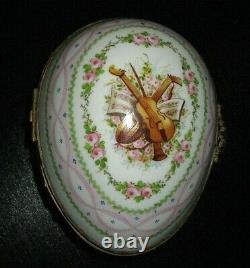 ANTIQUE SEVRES FRENCH PORCELAIN HAND PAINTED EGG TRINKET BOX circa 1768