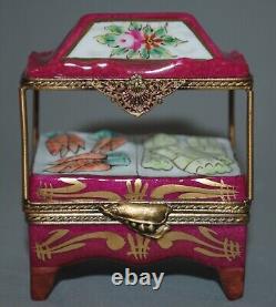 Antique Limoges France Peint Main Market Stand Porcelain Trinket Box