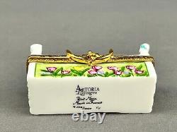 Artoria Limoges LUTYENS BENCH WITH CAT Ltd Ed 2 1/4 Trinket Box MINT