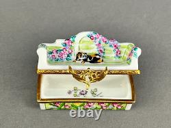 Artoria Limoges LUTYENS BENCH WITH CAT Ltd Ed 2 1/4 Trinket Box MINT