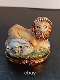 Artoria Limoges Trinket Box Lion And Lamb With Dove Closure Peint Main