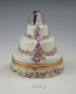 Artoria Limoges -wedding Cake Box Rose Garlands And Bride And Groom