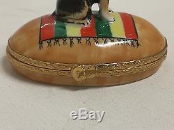 Artoria Peint Main Limoges Trinket Box Chihuahua with Sombrero limited edition