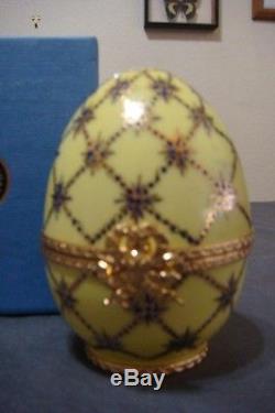 Atelier de Limoges France Porcelain Trinket Box YELLOW EGG WITH SLOT MACHINE