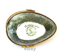 Avocado Half Limoges Peint Main Trinket Box