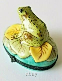 BIG FROG ON LILLY PAD? LIMOGES, FRANCE? Peint Main, hand painted trinket box