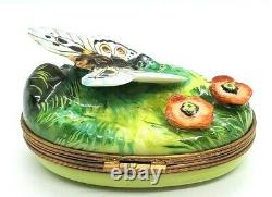 Butterfly on Oval Limoges Box (Retired)
