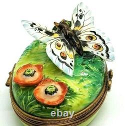 Butterfly on Oval Limoges Box (Retired)