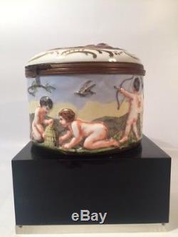 Capodimonte Porcelain round box with raised details. In good condition