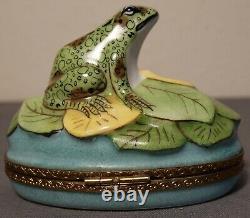 Circa 1970 French Limoges Peint Main Porcelain Gold Spotted Frog Trinket Box