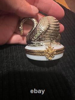 Fabergé Limoges Made in France by Hand (Peint Main) Swan Round Box