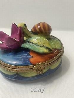 Genuine Peint main Limoges Snail In Water Lily Box