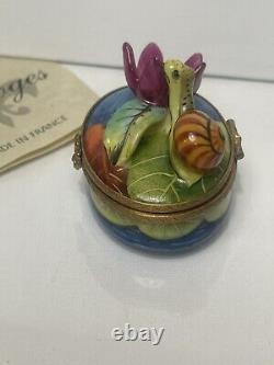 Genuine Peint main Limoges Snail In Water Lily Box