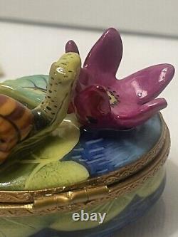 Genuine Peint main Limoges Snail In Water Lily Box