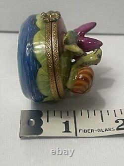 Genuine Peint main Limoges Snail In Water Lily Box