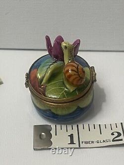 Genuine Peint main Limoges Snail In Water Lily Box