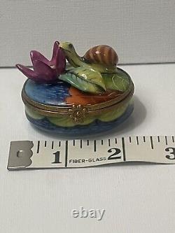 Genuine Peint main Limoges Snail In Water Lily Box