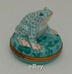 Hand Painted Limoges Box Frog on Water Lily Pad Gold Green Colors Trinket Boxes