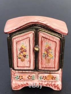 Hand Signed Limoges Peint Main Trinket Box. Armoire With Clothes. DD 32 Chanille