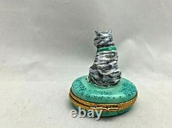 LIMOGES FRANCE Gray White CAT KITTEN with Green Scarf Hinged TRINKET BOX 2.25 T