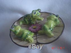 LIMOGES France PEINT MAIN French Home FROGS on a LILY PAD TRINKET BOX Bee Clasp