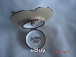 LIMOGES France PEINT MAIN French Home FROGS on a LILY PAD TRINKET BOX Bee Clasp
