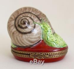 LIMOGES France Snail Escargot Shell Trinket Box Peint Main Signed PV
