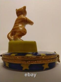 Limited Edition Artoria Limoges The Cat and the Fiddle Trinket Box