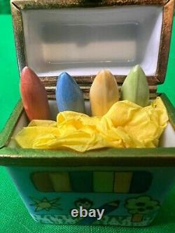 Limoges BOX OF CRAYONS Peint Main Trinket Box Porcelain WITH 4 REMOVABLE CRAYONS