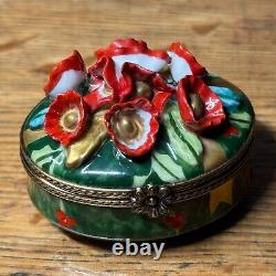 Limoges Chamart Exclusive Décor Main Christmas Holly Berries Flowers Trinket Box