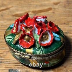 Limoges Chamart Exclusive Décor Main Christmas Holly Berries Flowers Trinket Box