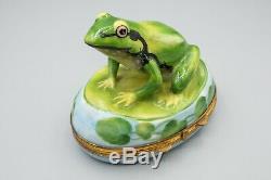 Limoges Chamart Trinket Box, Peint Main Large Green Frog on Lily Pad Oval Box