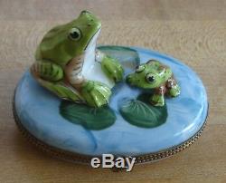 Limoges Decor Main Frogs Trinket Box - 2 1/2 by 3