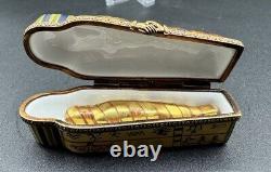 Limoges Egyptian Gold Sarcophagus and Mummy Porcelain Peint Main Trinket Box