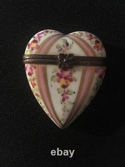 Limoges France Peint Main Heart Shaped Trinket Box