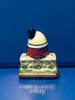 Limoges France Peint Main Porcelain Hinged Trinket Box. Humpty Dumpty Egg On Wall