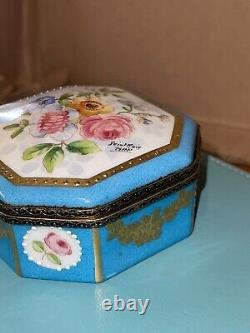 Limoges France Peint Main RAP Porcelain Trinket Box Flowers Inside 2 In X 3 In