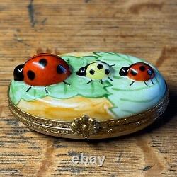 Limoges Ladybugs 1 Yellow 2 Red On A Leaf Porcelain Trinket Box Peint Main