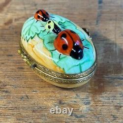 Limoges Ladybugs 1 Yellow 2 Red On A Leaf Porcelain Trinket Box Peint Main