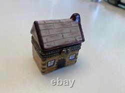 Limoges Log Cabin House Hand Painted Porcelain Box heart Clasp NM Condition