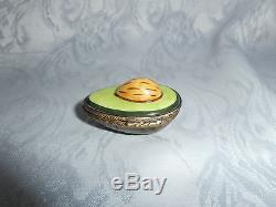 Limoges Peint Main Avocado Fruit Hinged Trinket Box With Bee Clasp Rare Piece