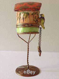 Limoges Peint Main Bird House On Stand trinket Box