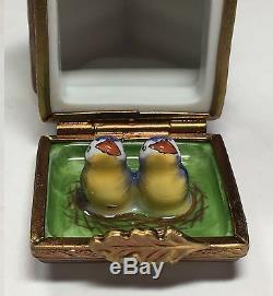 Limoges Peint Main Box Bird House Birdhouse Baby Birds Inside! Mint Condition