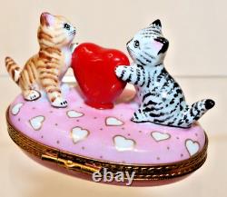 Limoges Peint Main France Sweetheart Valentine Love kittens Trinket Box Rare