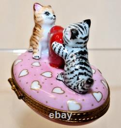 Limoges Peint Main France Sweetheart Valentine Love kittens Trinket Box Rare