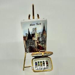 Limoges Peint Main Hinged Trinket Box. Porcelain New York City Easel