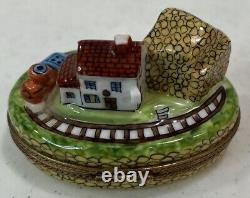 Limoges Peint Main Hinged Trinket Box Train Tunnel Track Village Pebbled Stones