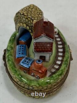 Limoges Peint Main Hinged Trinket Box Train Tunnel Track Village Pebbled Stones